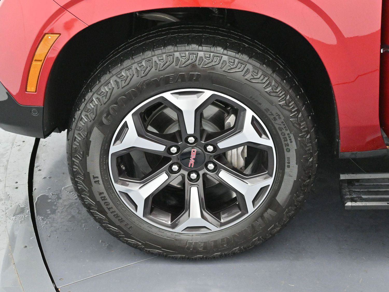 Used 2025 GMC Yukon XL AT4 Ultimate AWD/4WD image 36