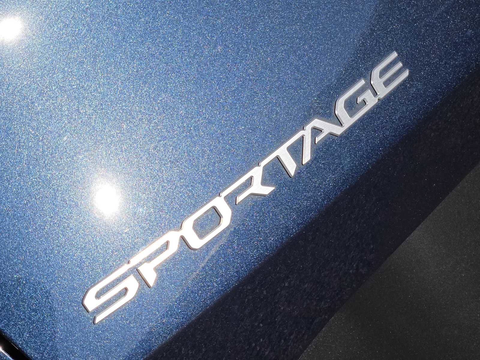 Used 2024 Kia Sportage EX image 11