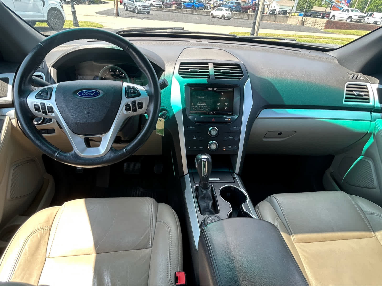Used 2015 Ford Explorer XLT w/ Equipment Group 202A AWD/4WD image 17