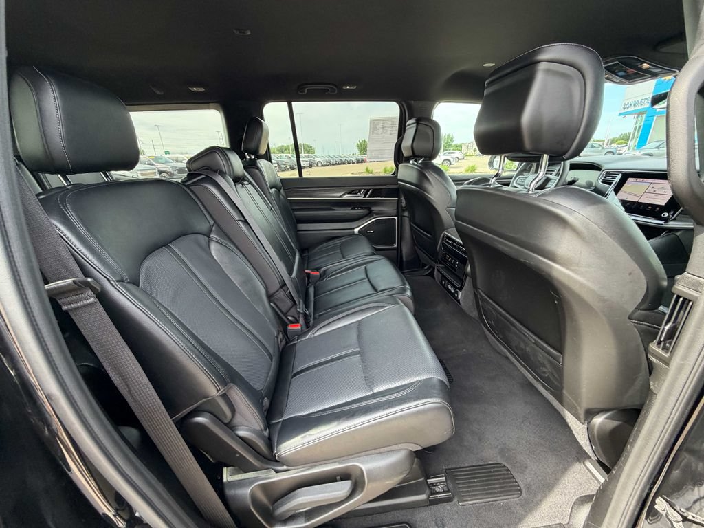 Used 2024 Jeep Wagoneer Series II w/ Flexible Seating Group AWD/4WD image 25