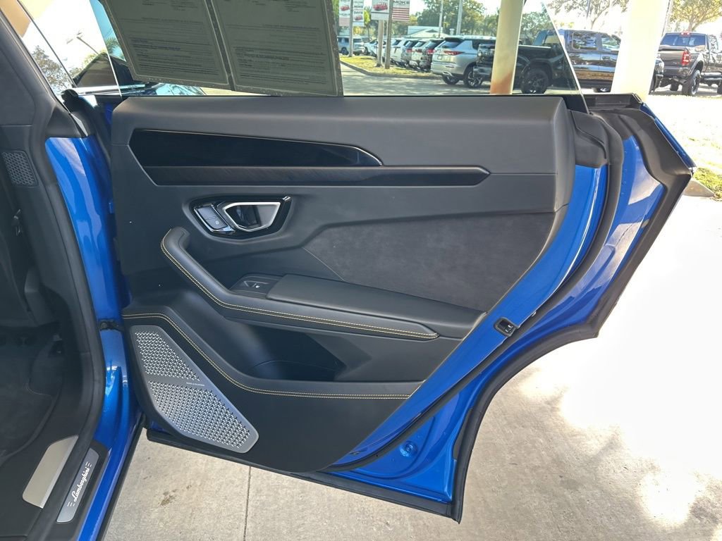 Used 2022 Lamborghini Urus image 39