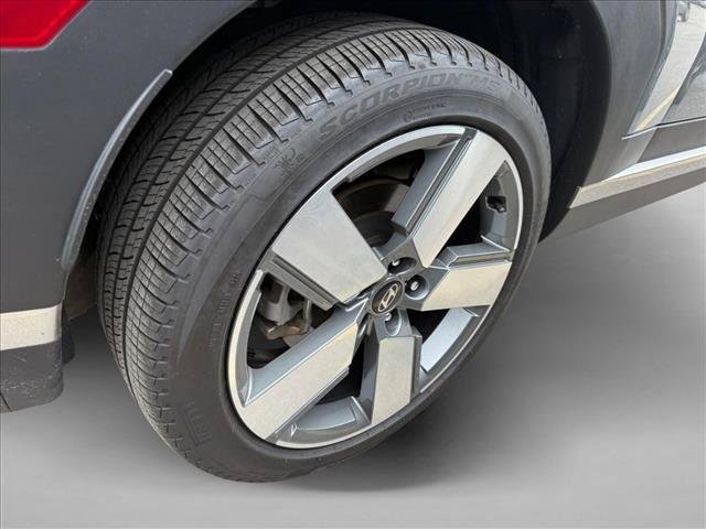 Used 2025 Hyundai Santa Fe Limited FWD image 3