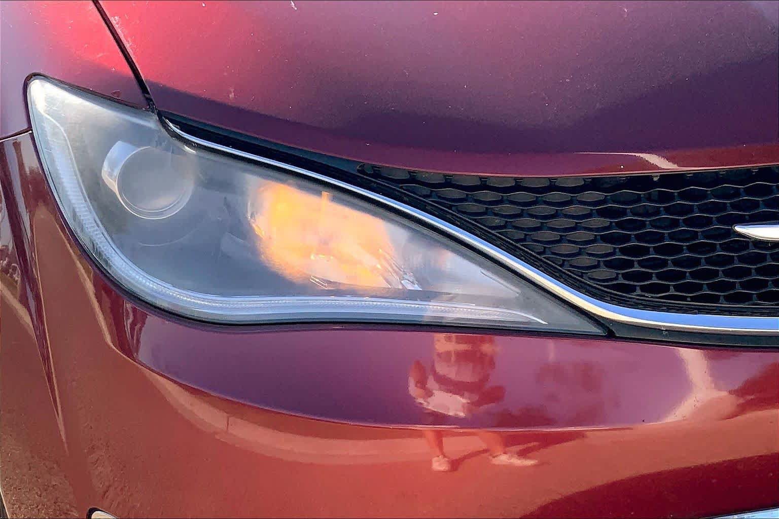 Used 2018 Chrysler Pacifica Touring Plus FWD image 28