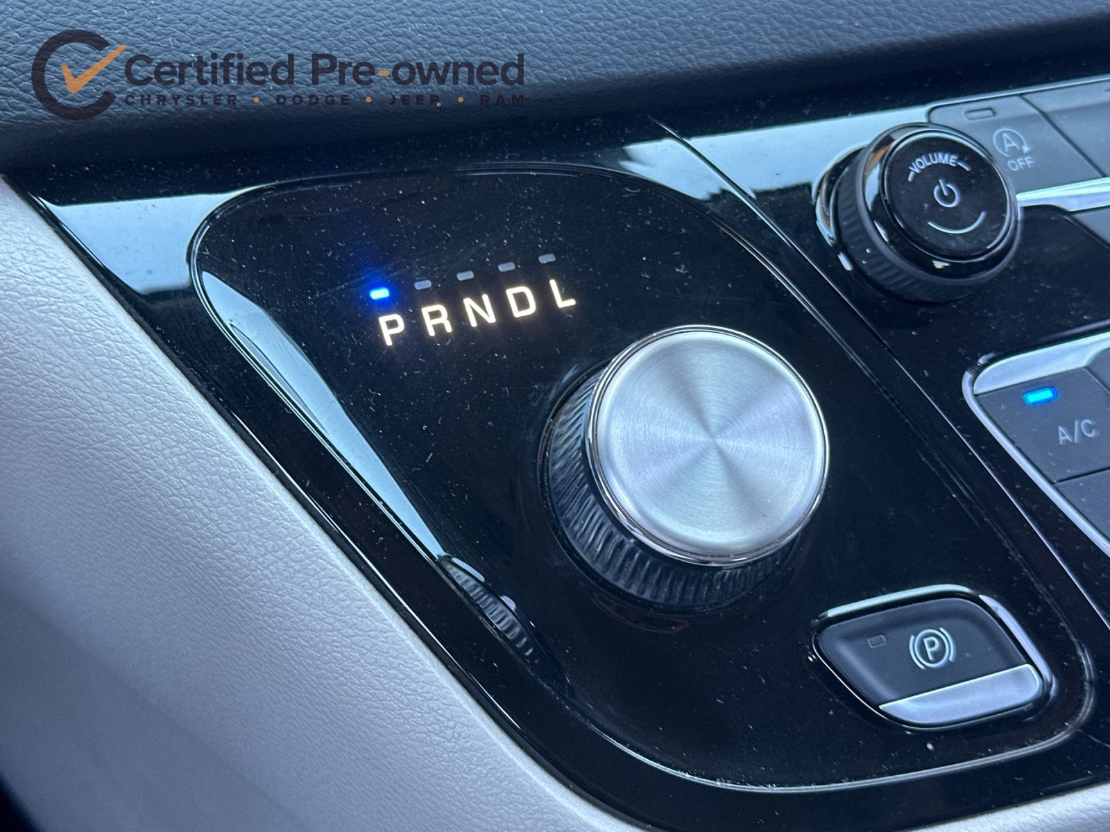 Used 2023 Chrysler Pacifica Touring-L FWD image 22