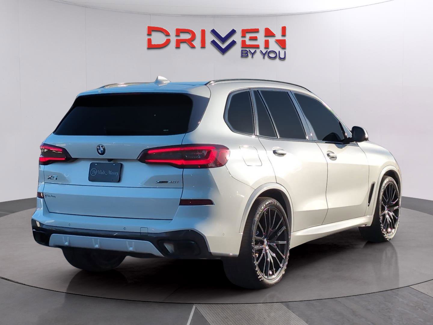 Used 2023 BMW X5 xDrive40i w/ M Sport Package image 5