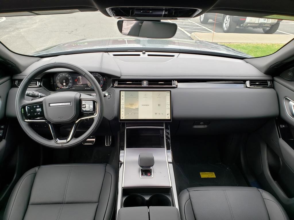 New 2026 Land Rover Range Rover Velar Dynamic SE image 13