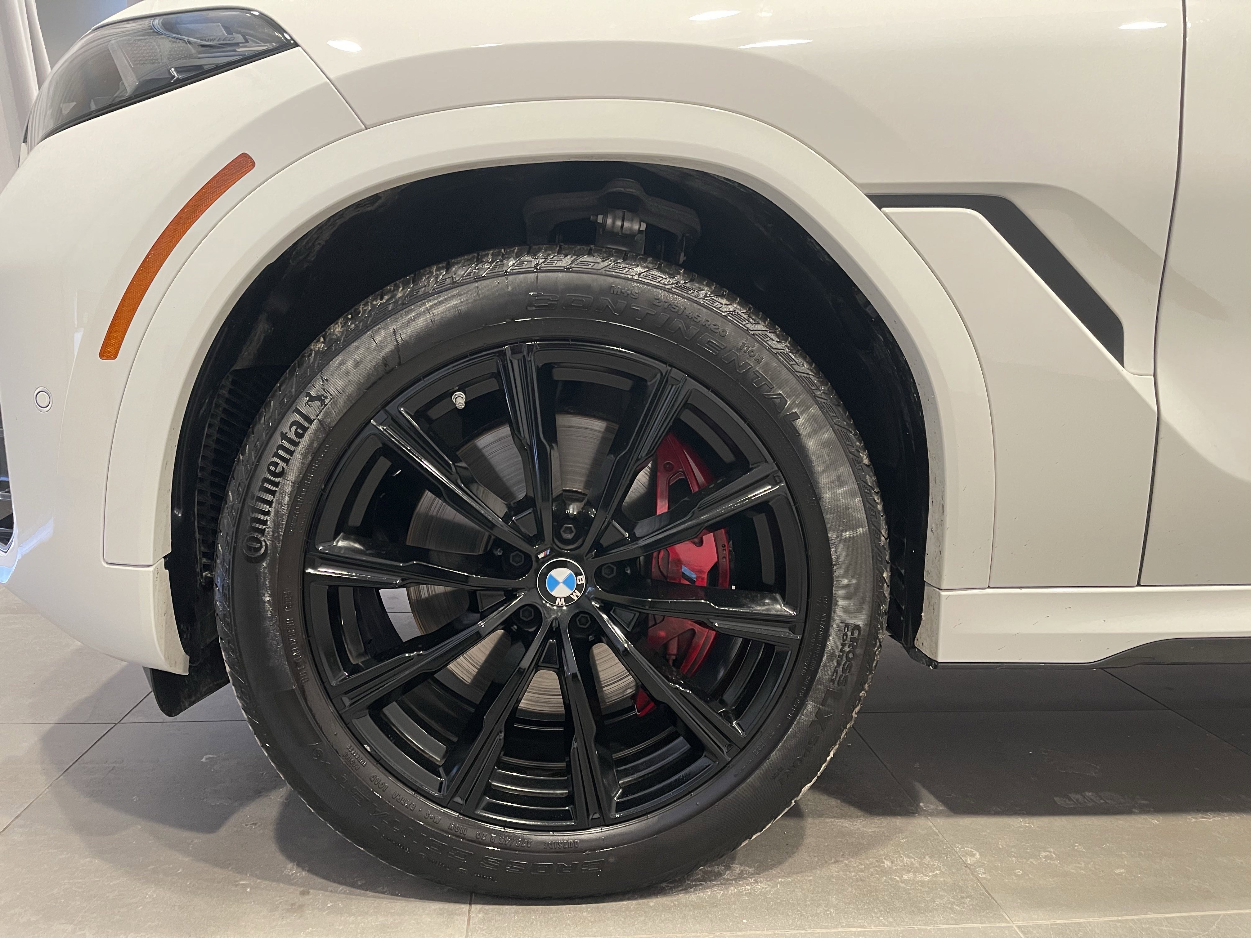 Used 2025 BMW X6 xDrive40i w/ Climate Comfort Package image 8