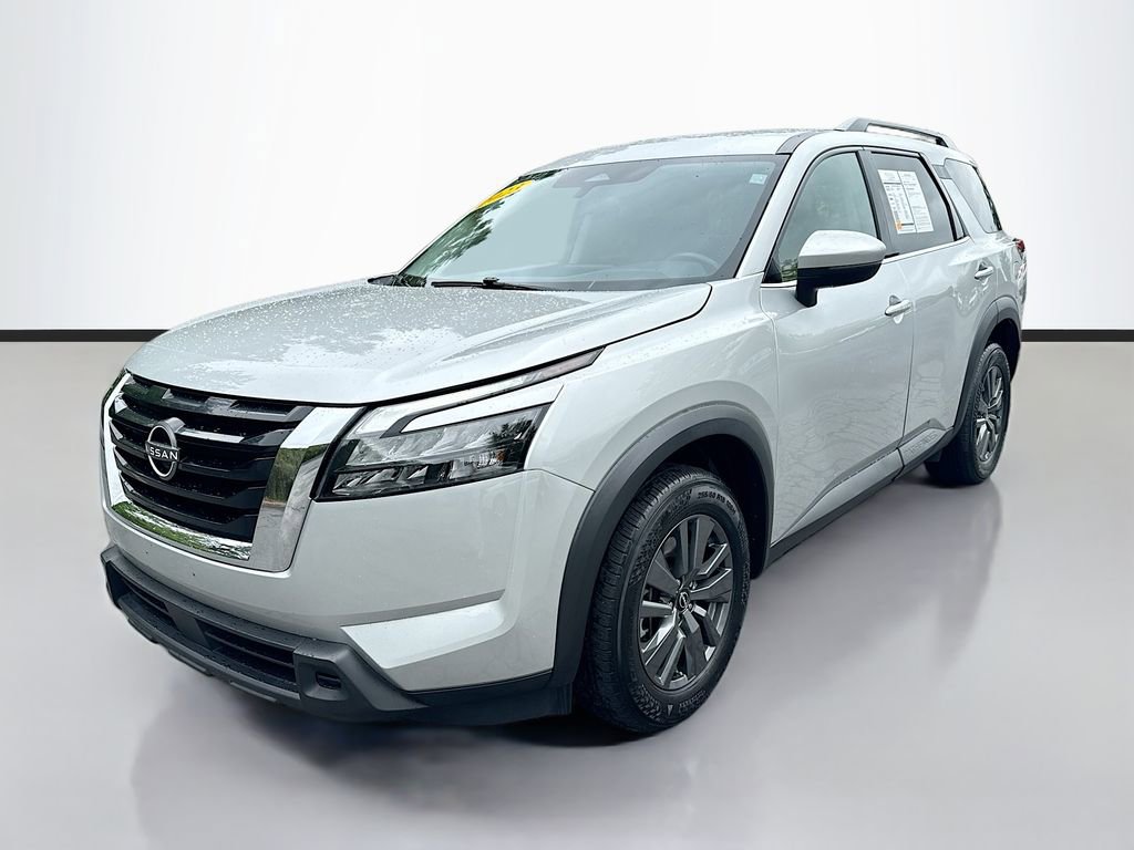 Used 2023 Nissan Pathfinder SV AWD/4WD image 3