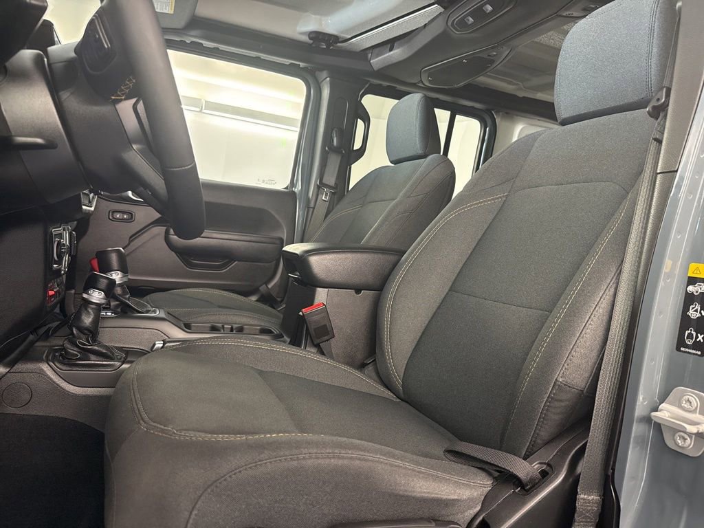 Used 2024 Jeep Wrangler Unlimited AWD/4WD image 18