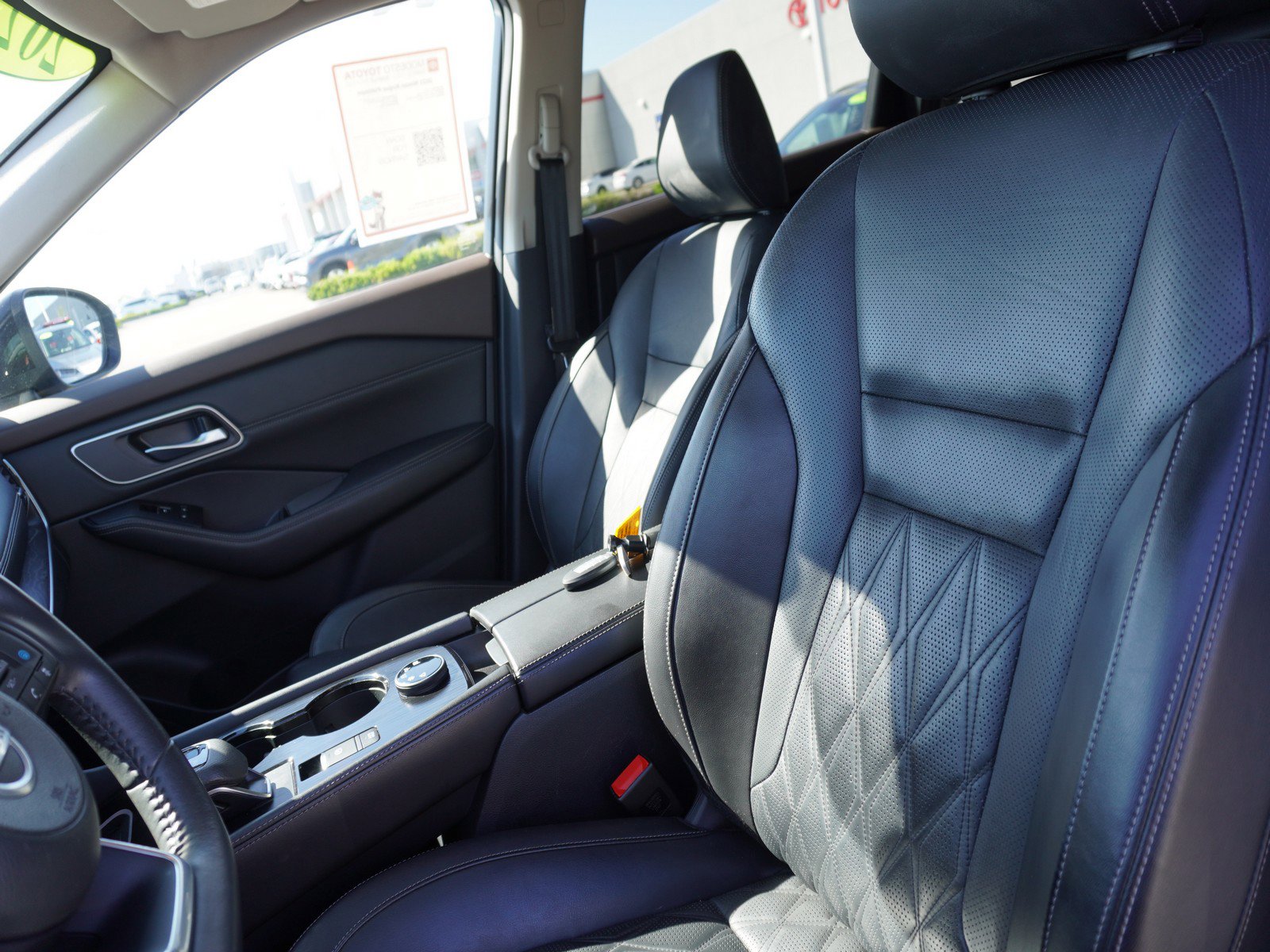 Used 2021 Nissan Rogue Platinum image 25