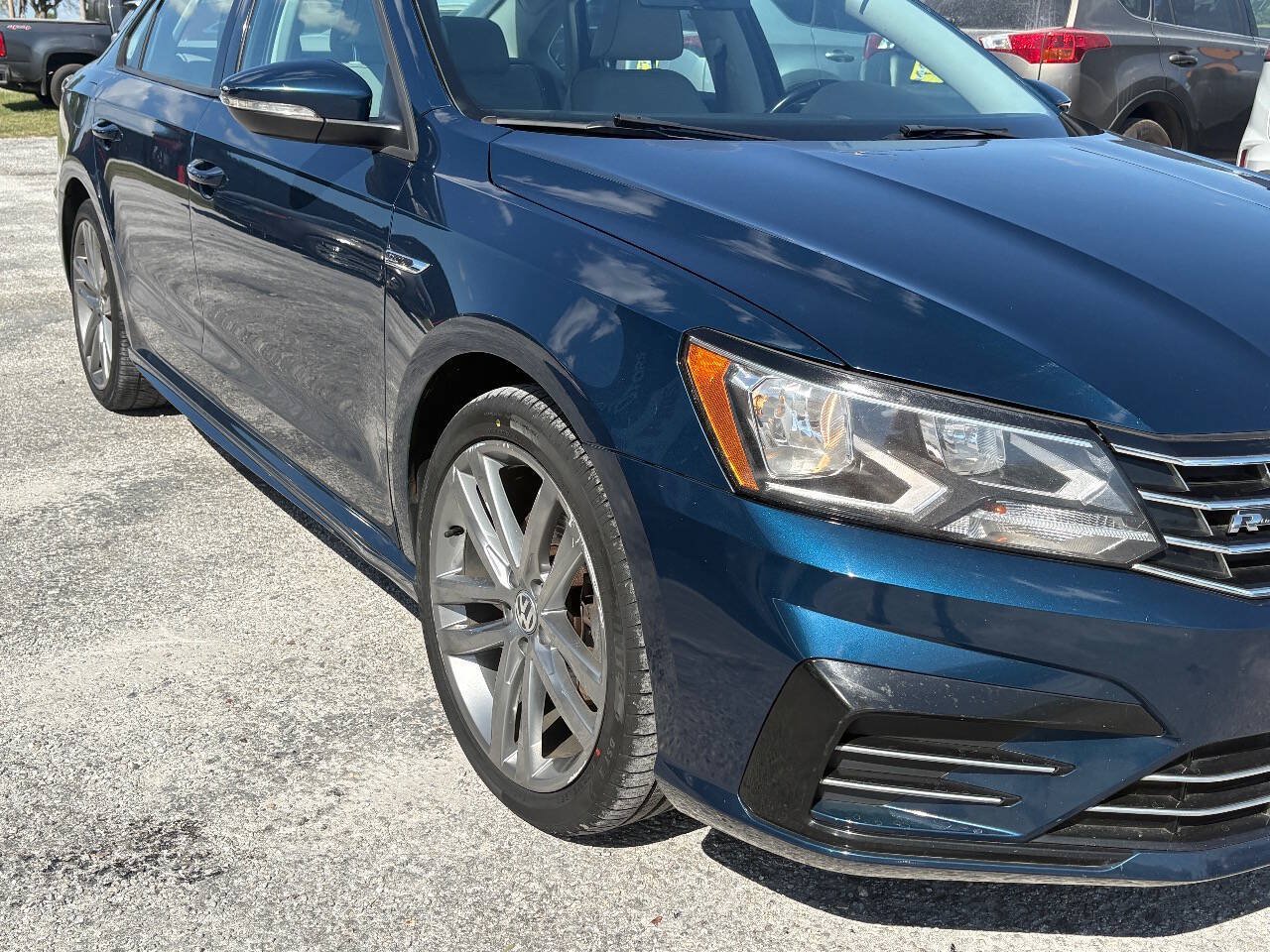 Used 2018 Volkswagen Passat 2.0T R-Line FWD image 13