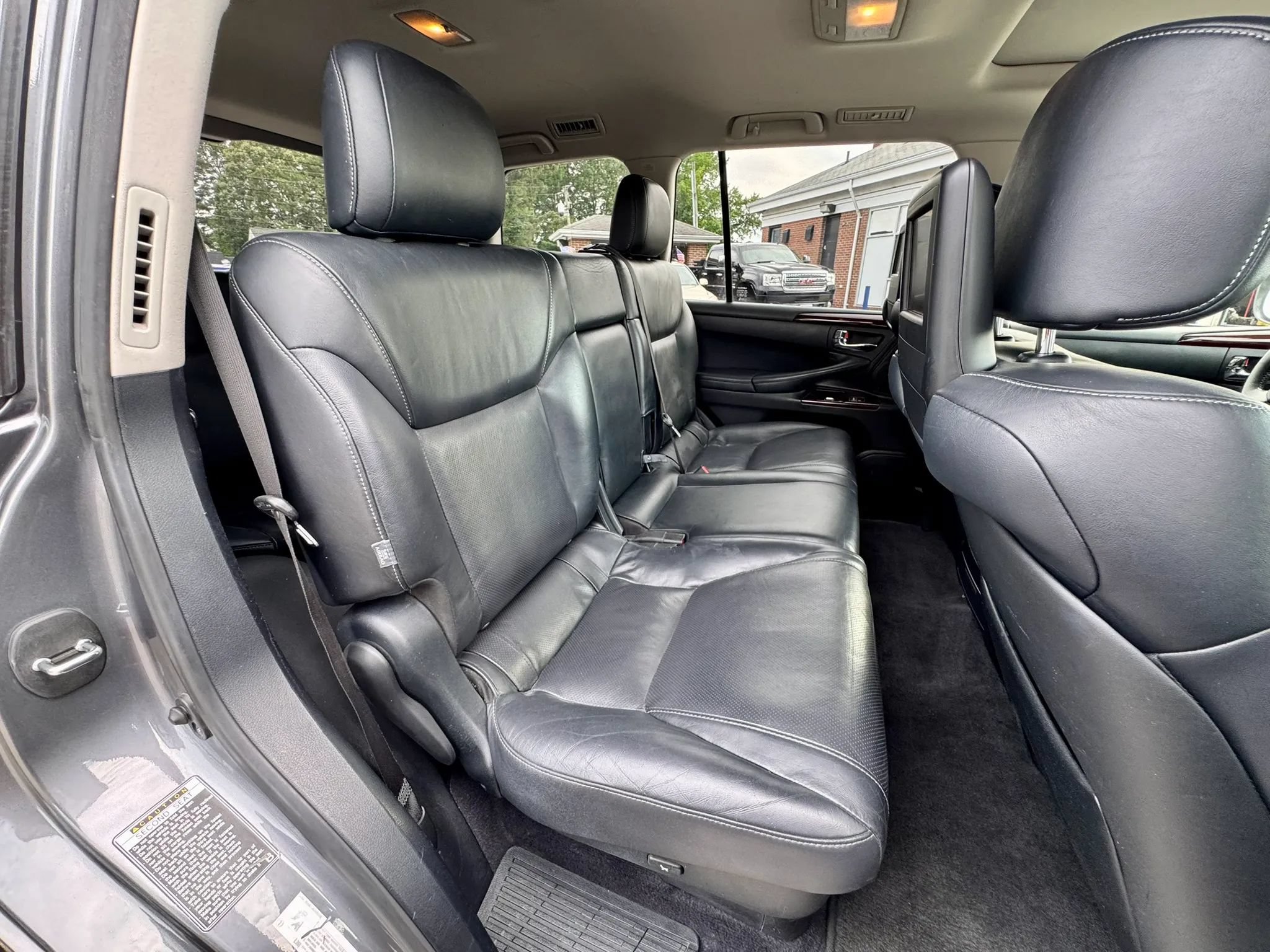 Used 2013 Lexus LX 570 4WD w/ Luxury Pkg image 12
