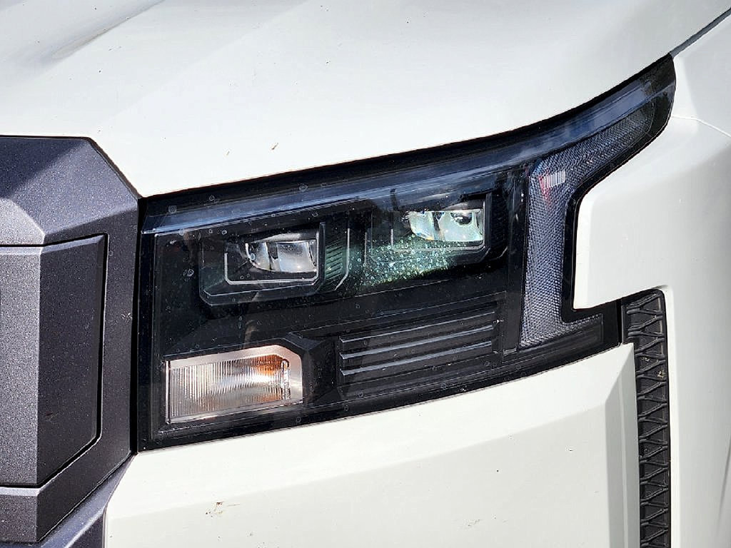 New 2027 Nissan Frontier SV w/ SV Convenience Package RWD image 8