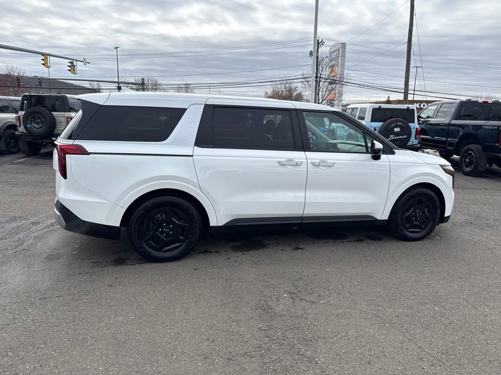 Used 2025 Kia Carnival image 4