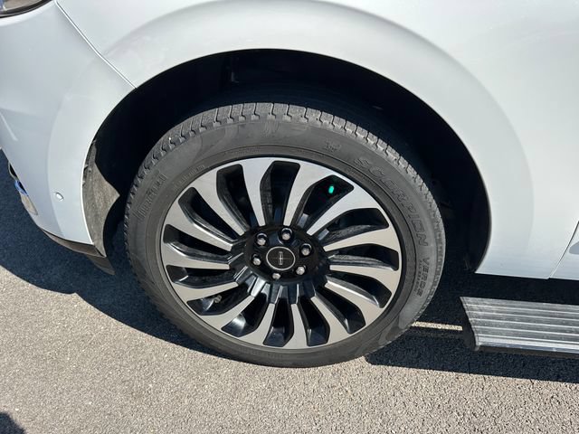 Used 2022 Lincoln Navigator Black Label AWD/4WD image 7