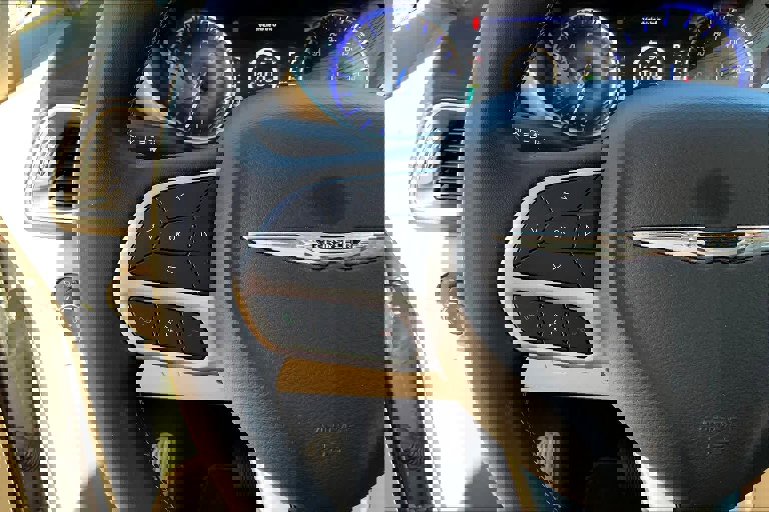 Used 2024 Chrysler Pacifica Touring-L FWD image 24