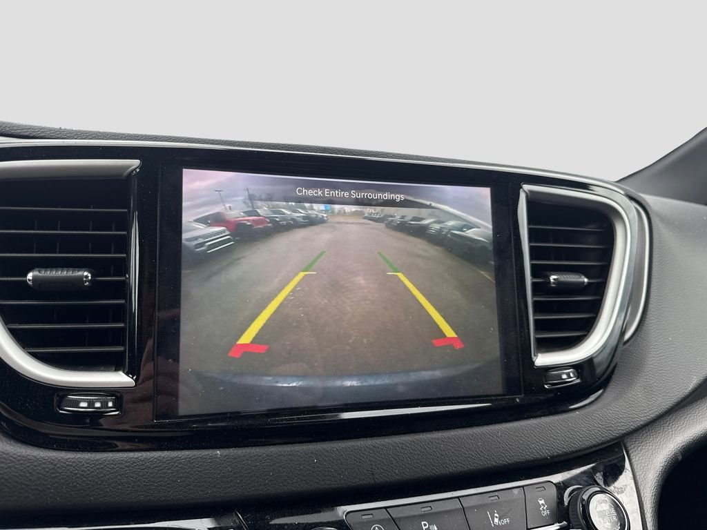 Used 2025 Chrysler Pacifica Select FWD image 20
