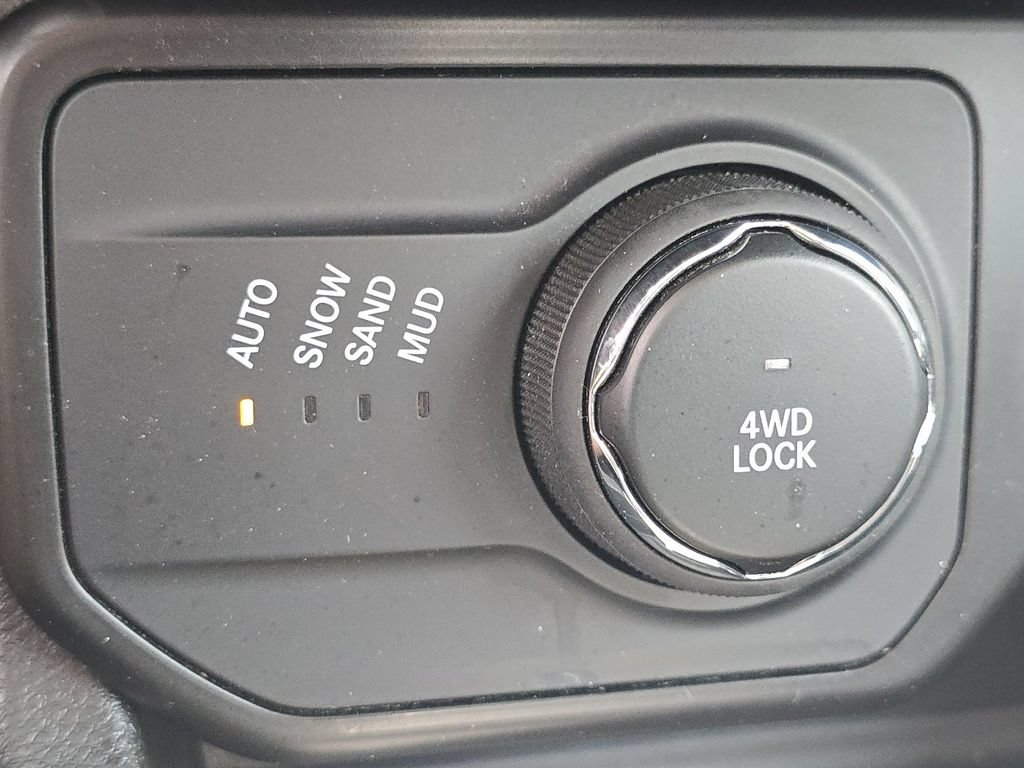 Used 2023 Jeep Renegade Latitude AWD/4WD image 28