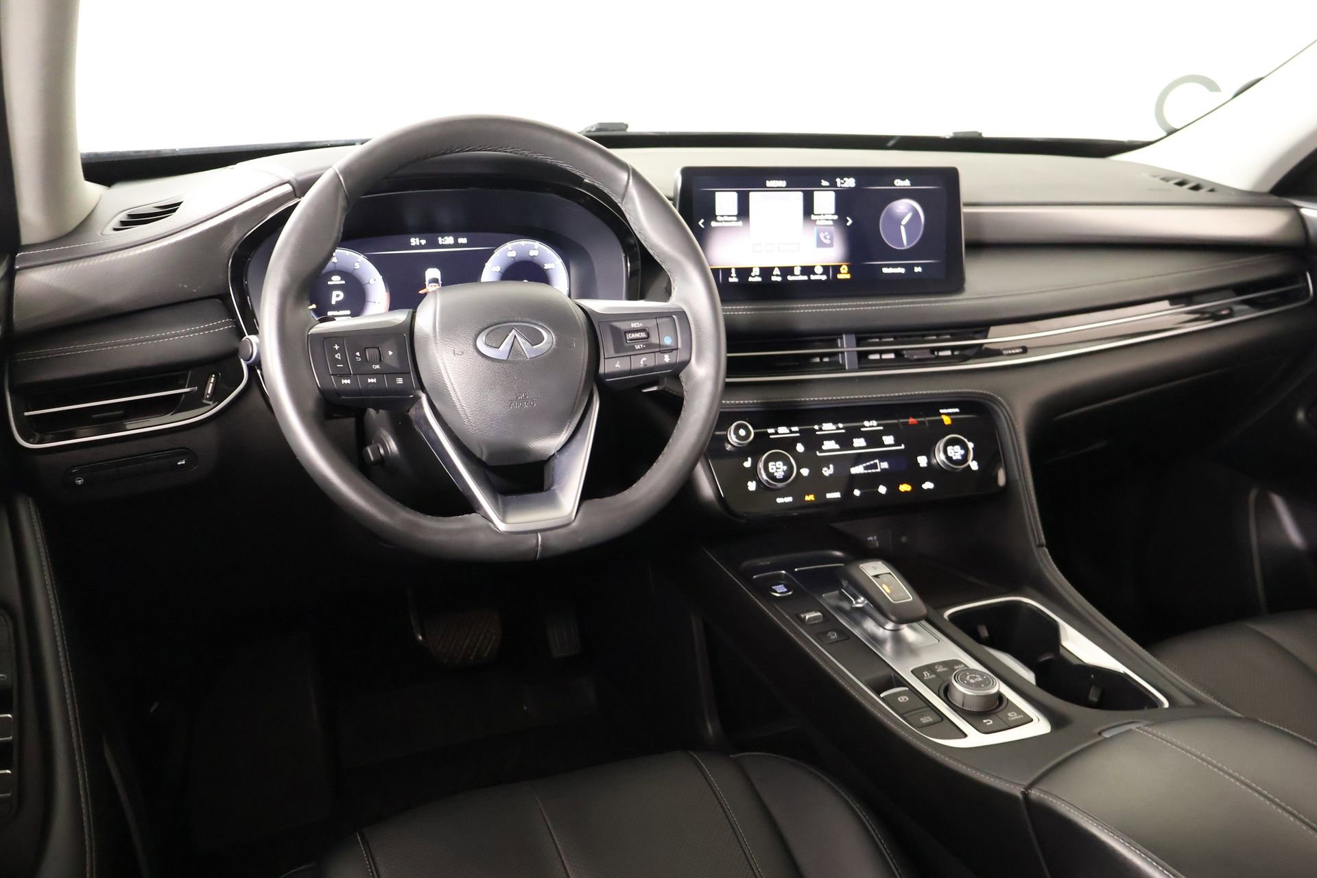 Used 2023 INFINITI QX60 Luxe AWD/4WD image 2