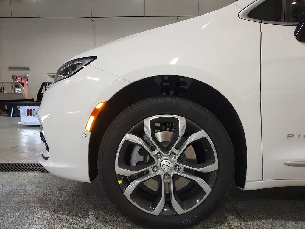 New 2026 Chrysler Pacifica Pinnacle w/ Trailer Tow Group image 16