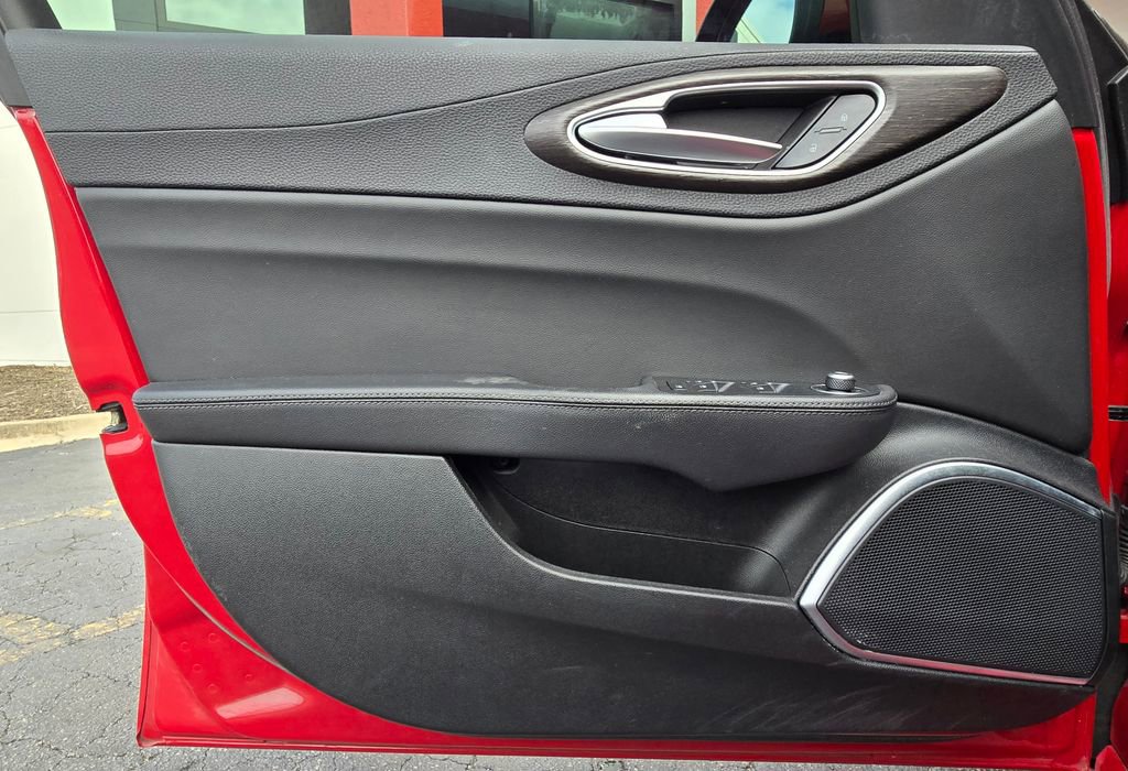 Used 2022 Alfa Romeo Giulia Ti image 16
