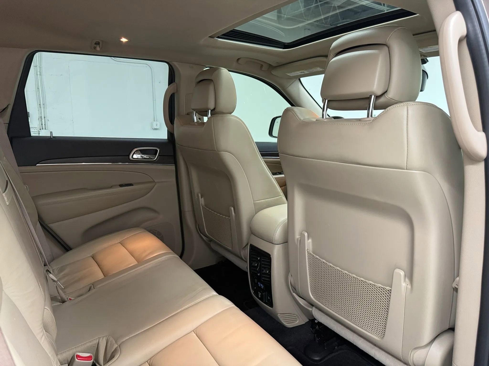 Used 2017 Jeep Grand Cherokee Limited RWD image 14