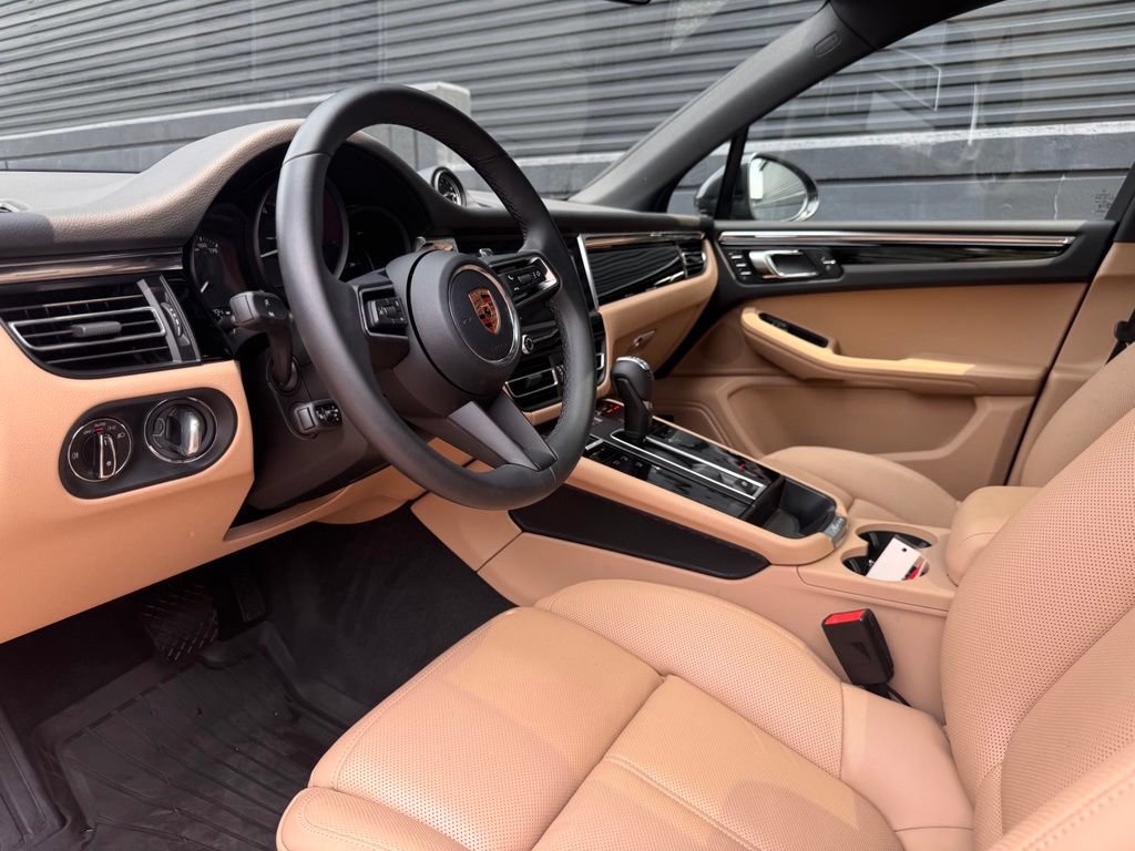 Certified 2026 Porsche Macan AWD/4WD image 4