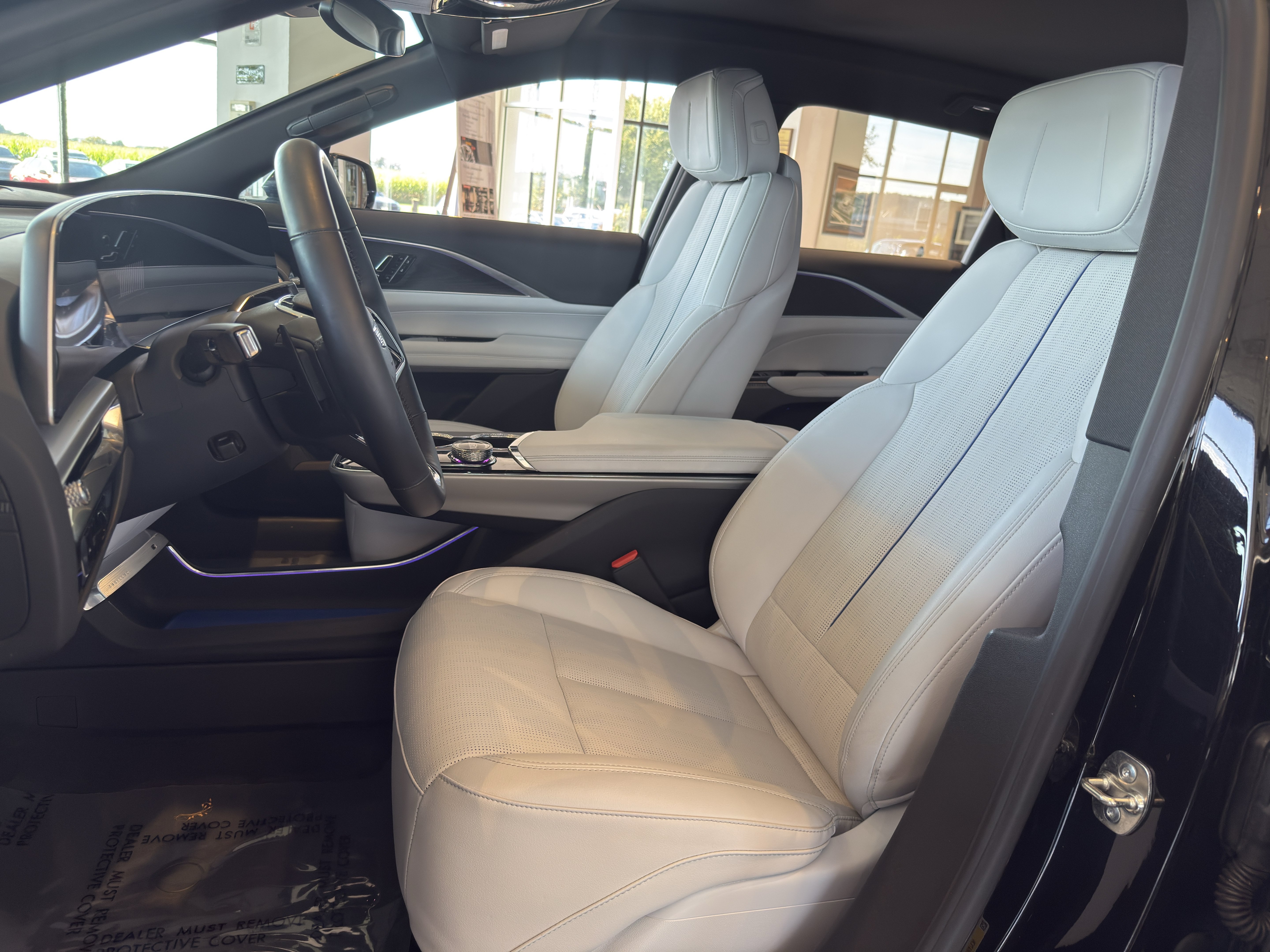 Used 2025 Cadillac Lyriq Luxury AWD/4WD image 15