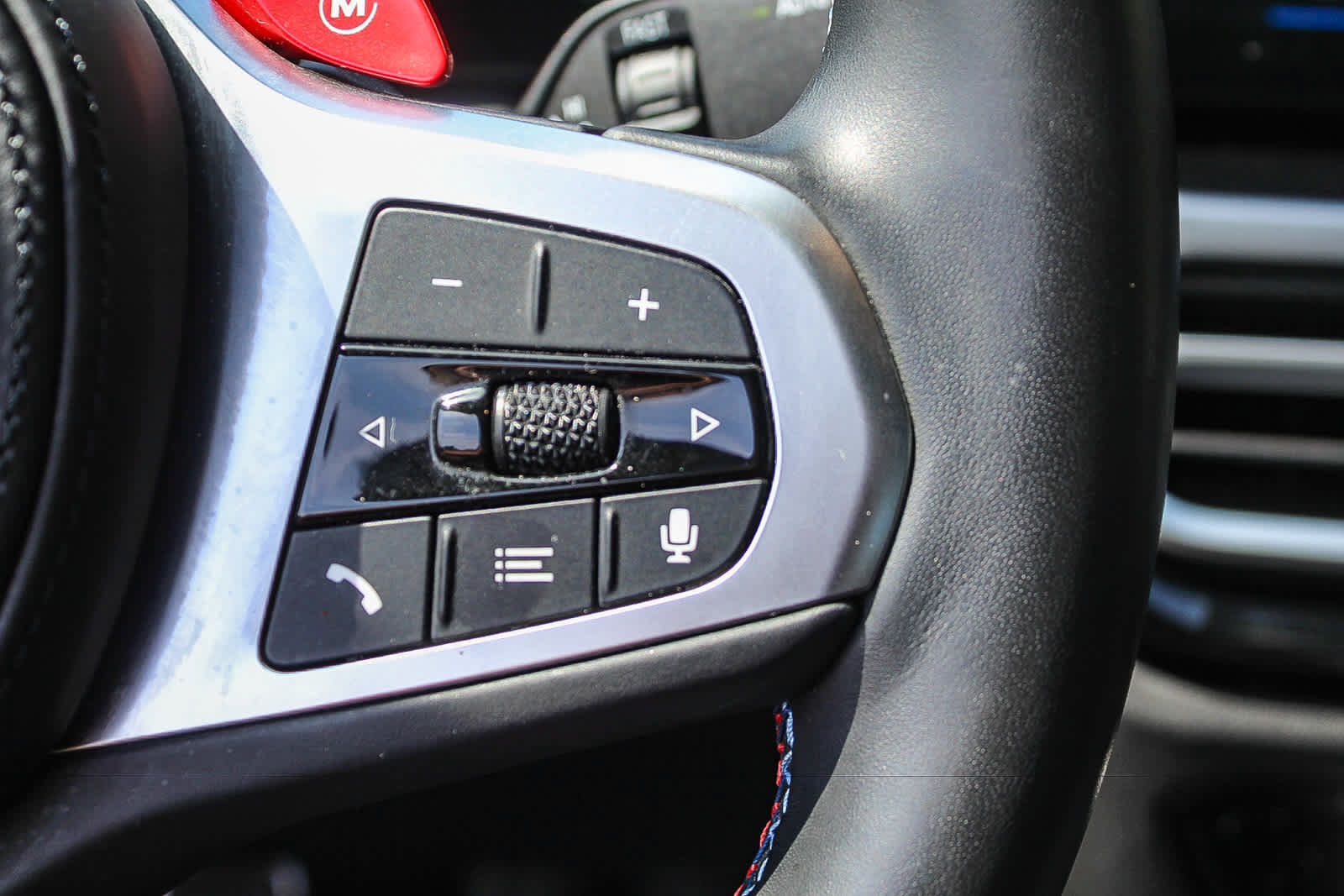 Used 2023 BMW M2 RWD image 31
