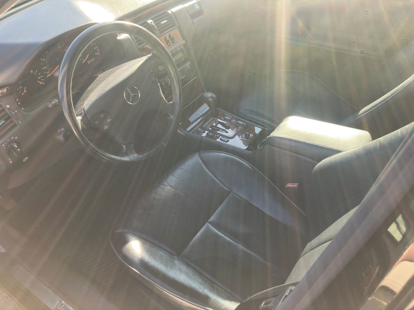 Used 2000 Mercedes-Benz E 320 4MATIC Wagon image 4
