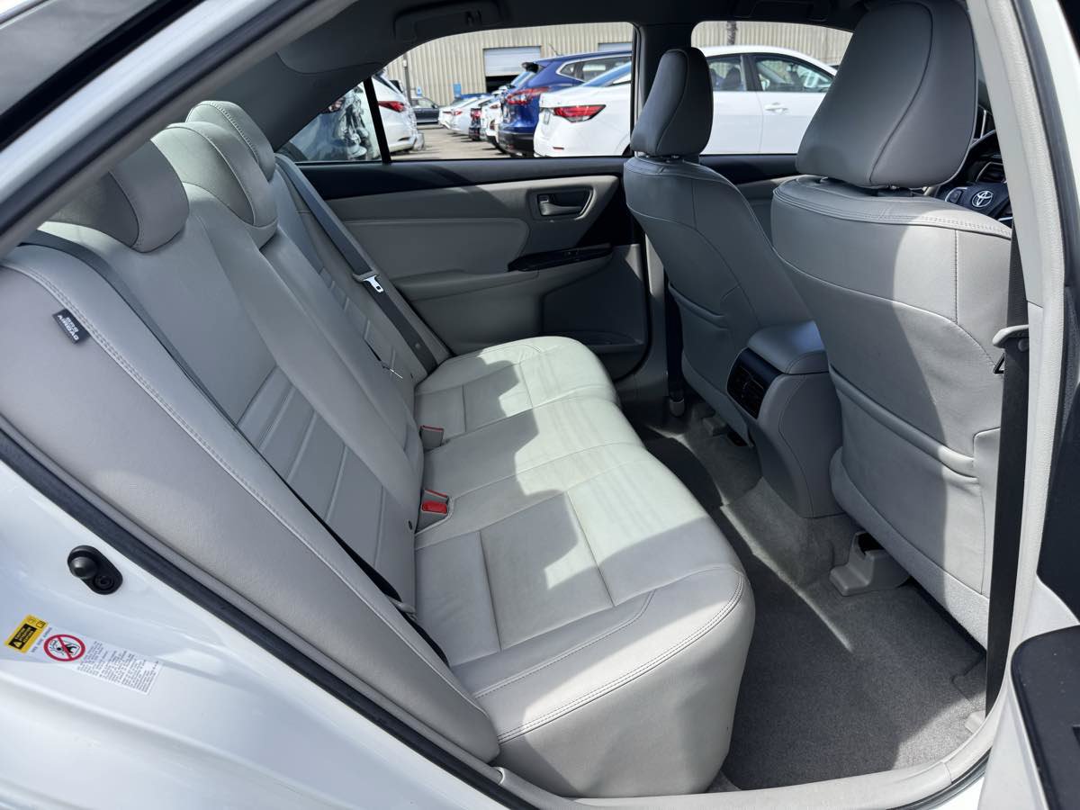 Used 2017 Toyota Camry XLE w/ Convenience Package FWD image 16