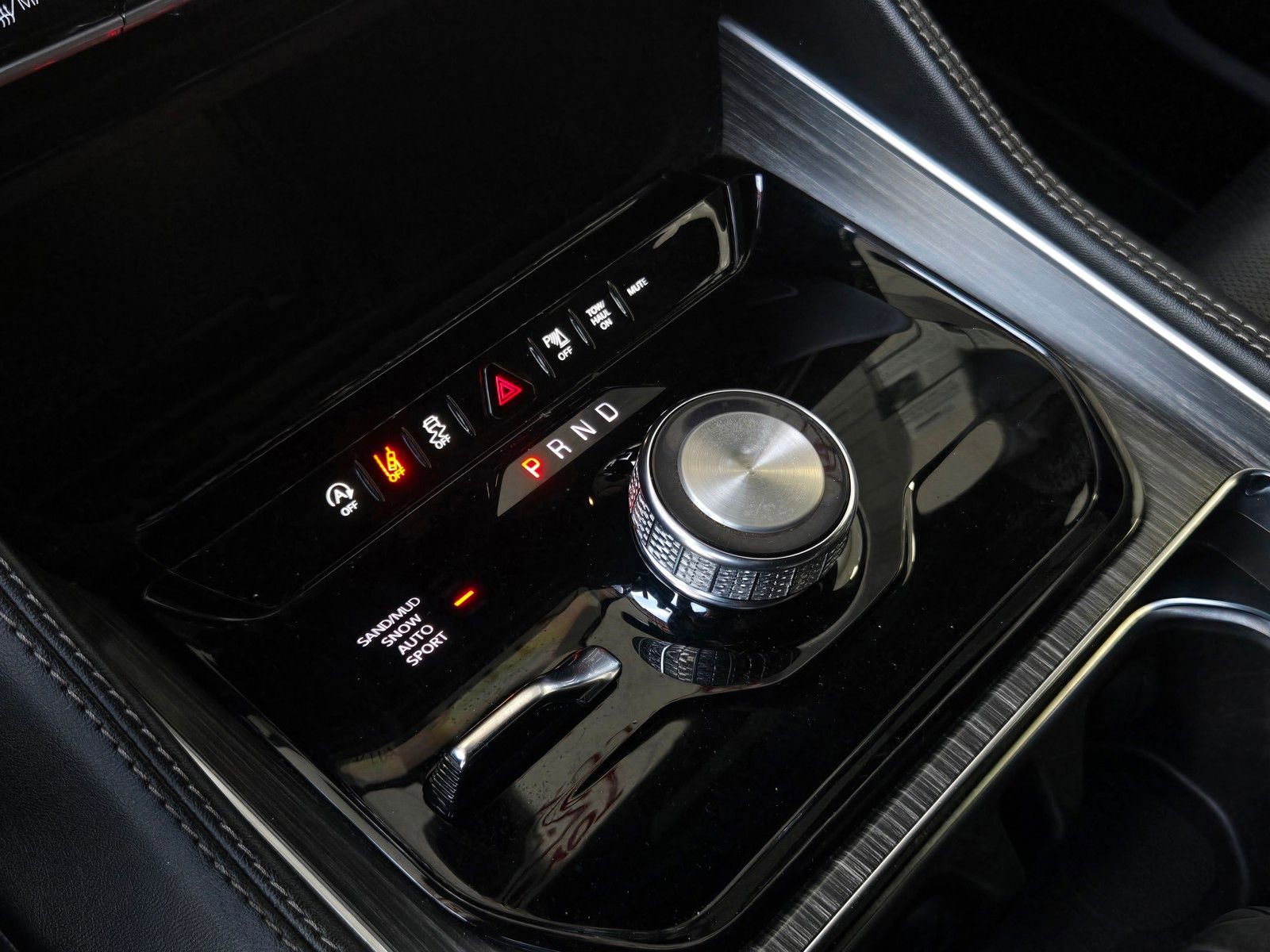 Used 2024 Jeep Wagoneer L Series II w/ Flexible Seating Group image 21