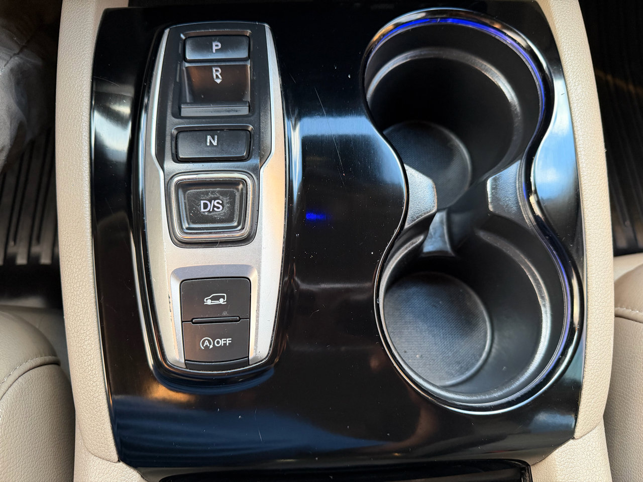 Used 2016 Honda Pilot Touring image 17