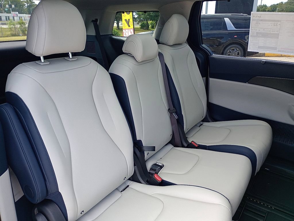 New 2026 Kia Carnival SX w/ SX Dark Edition Package image 8