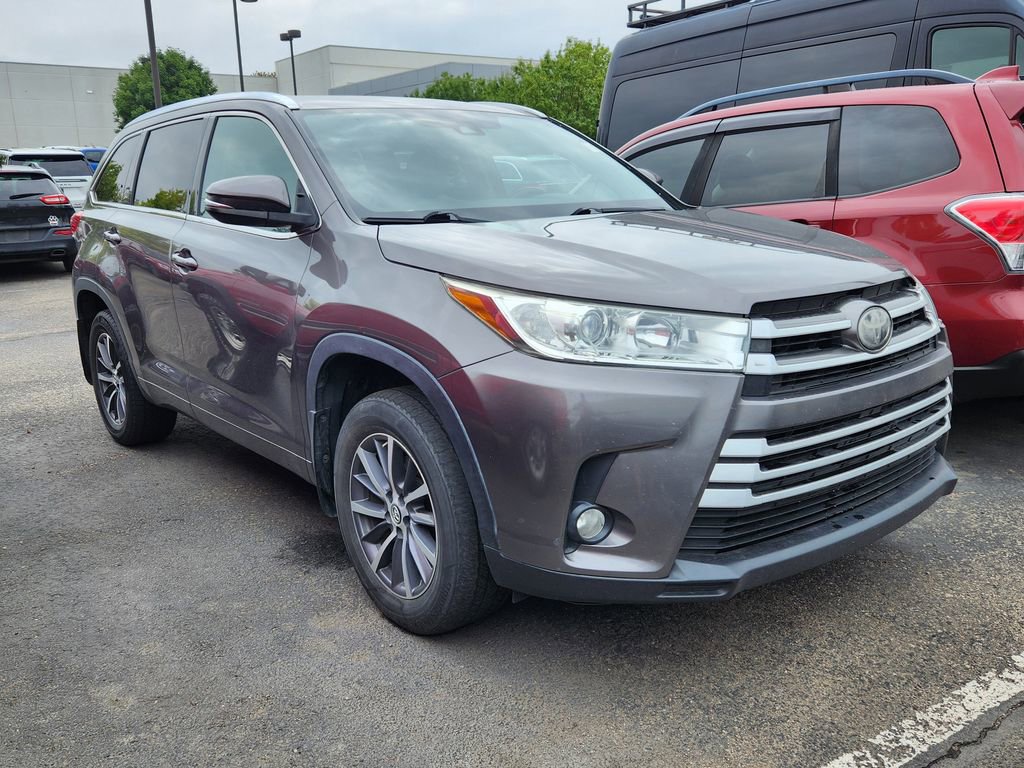 Used 2017 Toyota Highlander XLE image 7