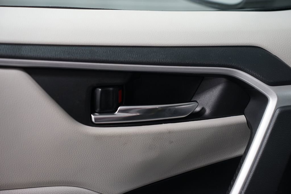 Certified 2022 Toyota RAV4 XLE image 31