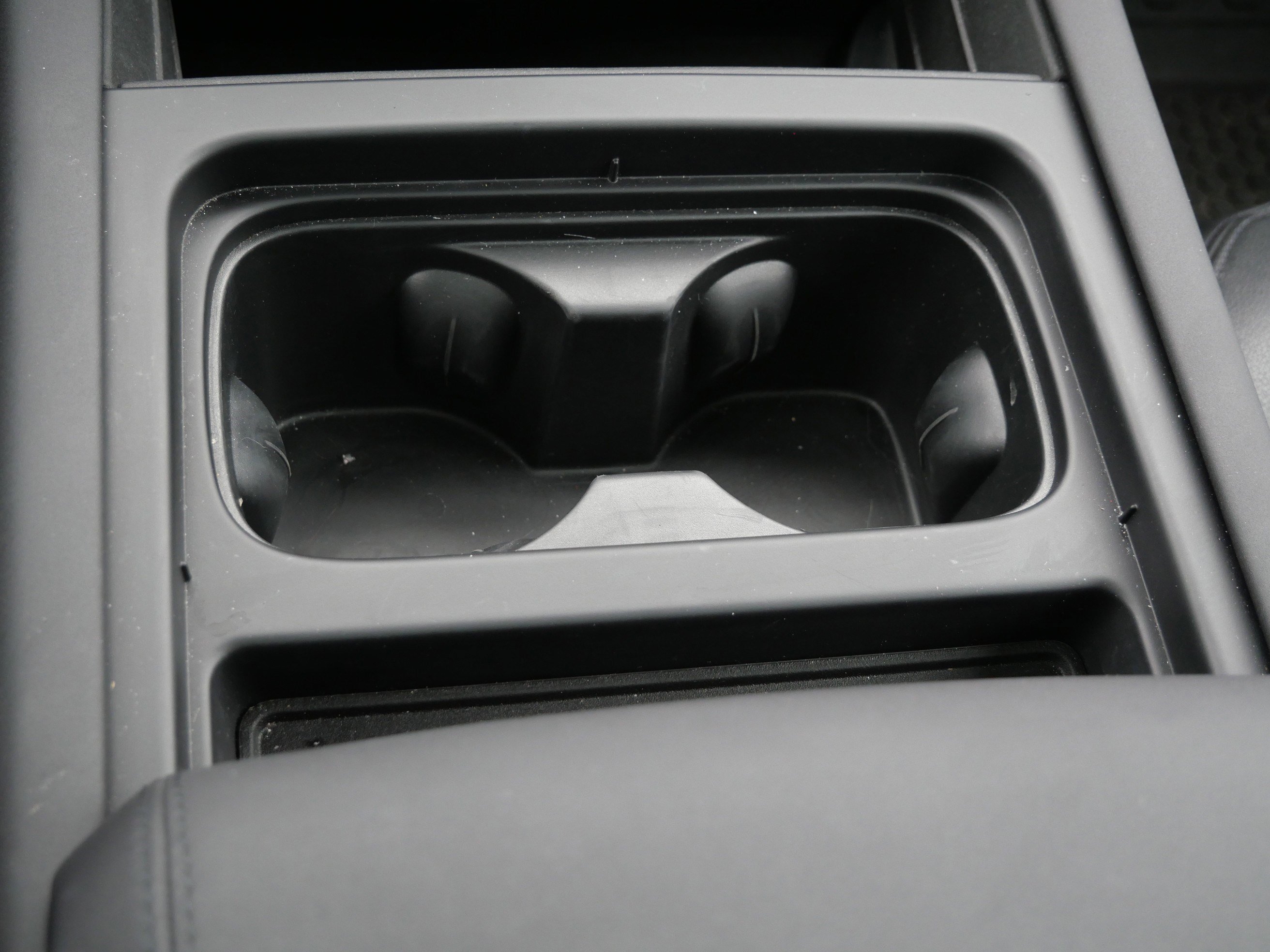 Used 2024 Land Rover Defender 130 S image 26