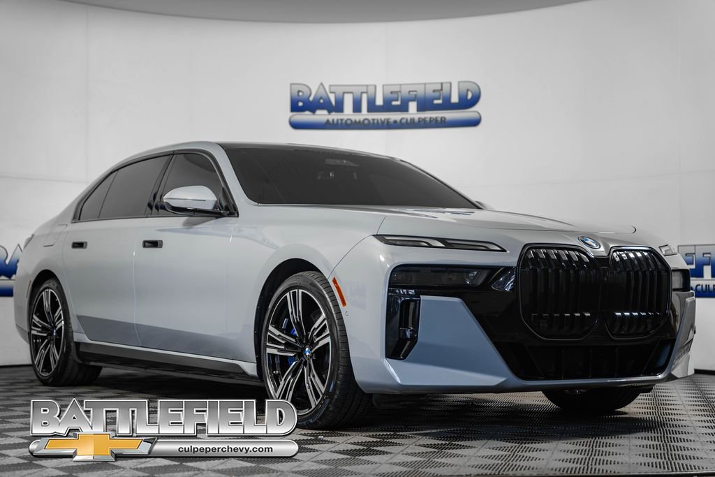 Used 2025 BMW 750e xDrive image 1