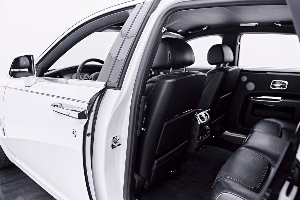 Used 2018 Rolls-Royce Ghost RWD image 41