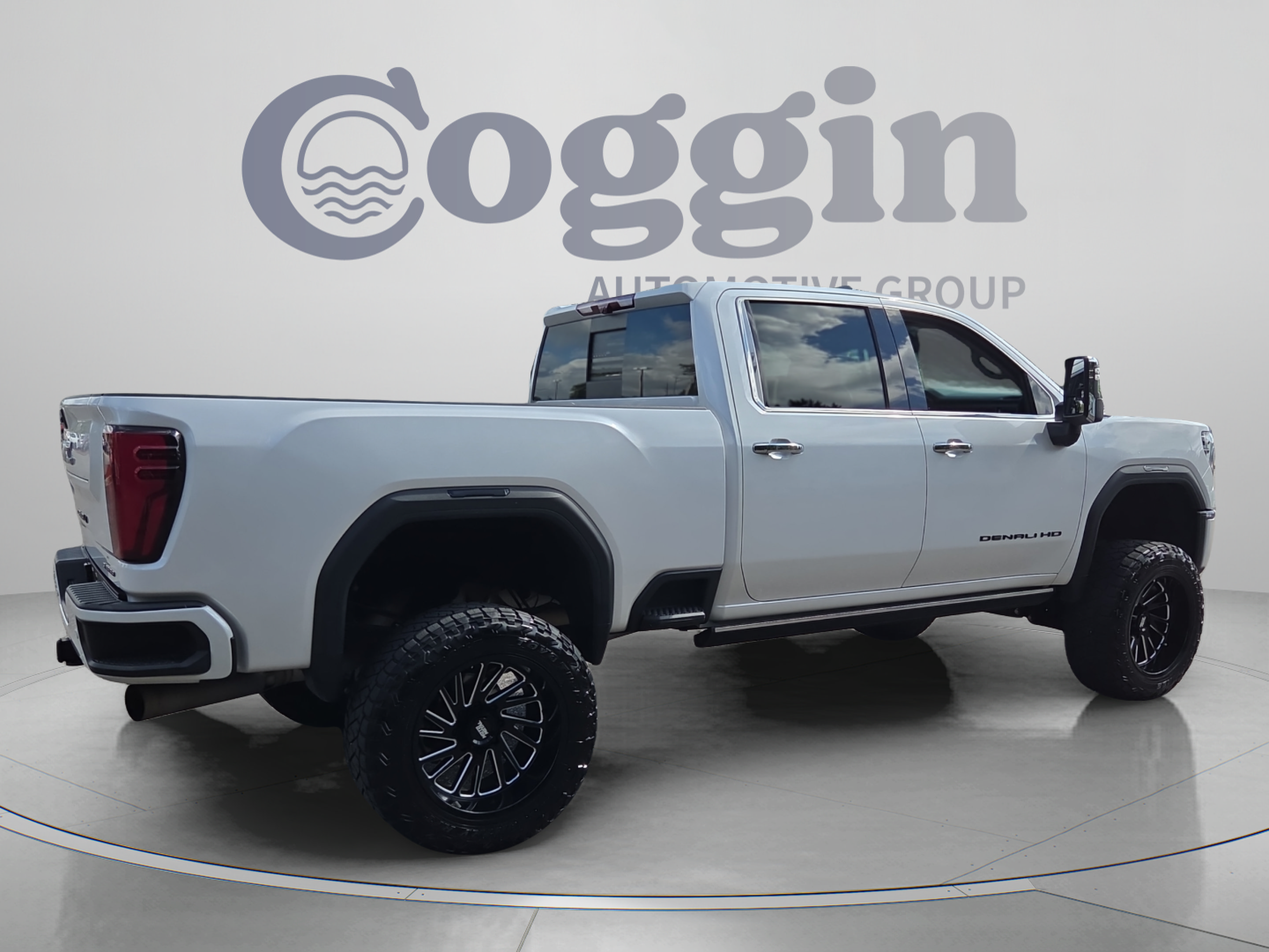 Used 2024 GMC Sierra 2500 Denali w/ Denali Reserve Package AWD/4WD image 5