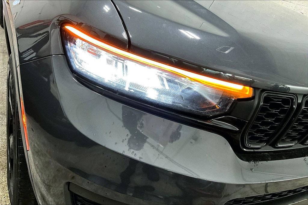 Used 2022 Jeep Grand Cherokee L Laredo image 30