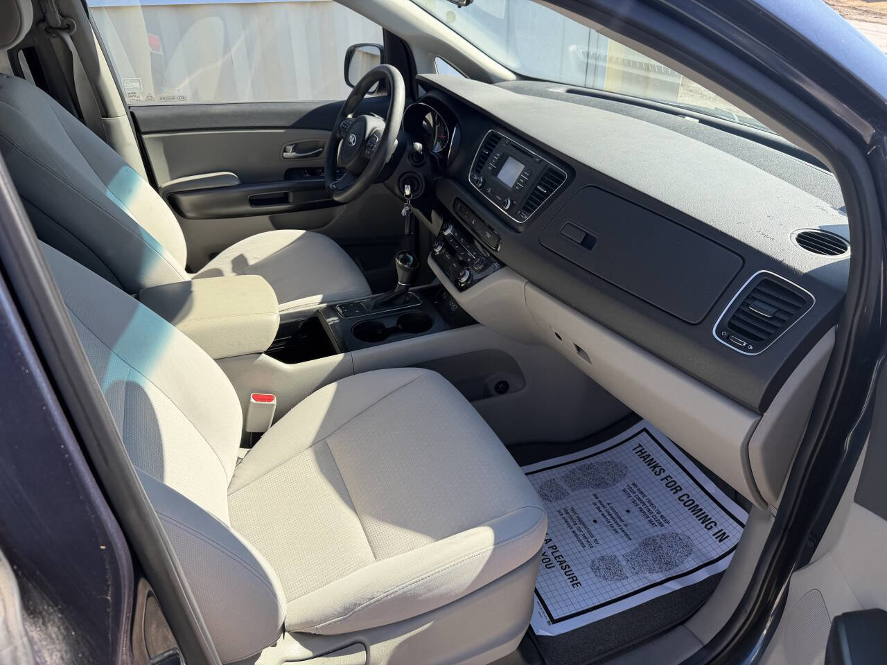 Used 2016 Kia Sedona LX w/ LX Convenience Package FWD image 17
