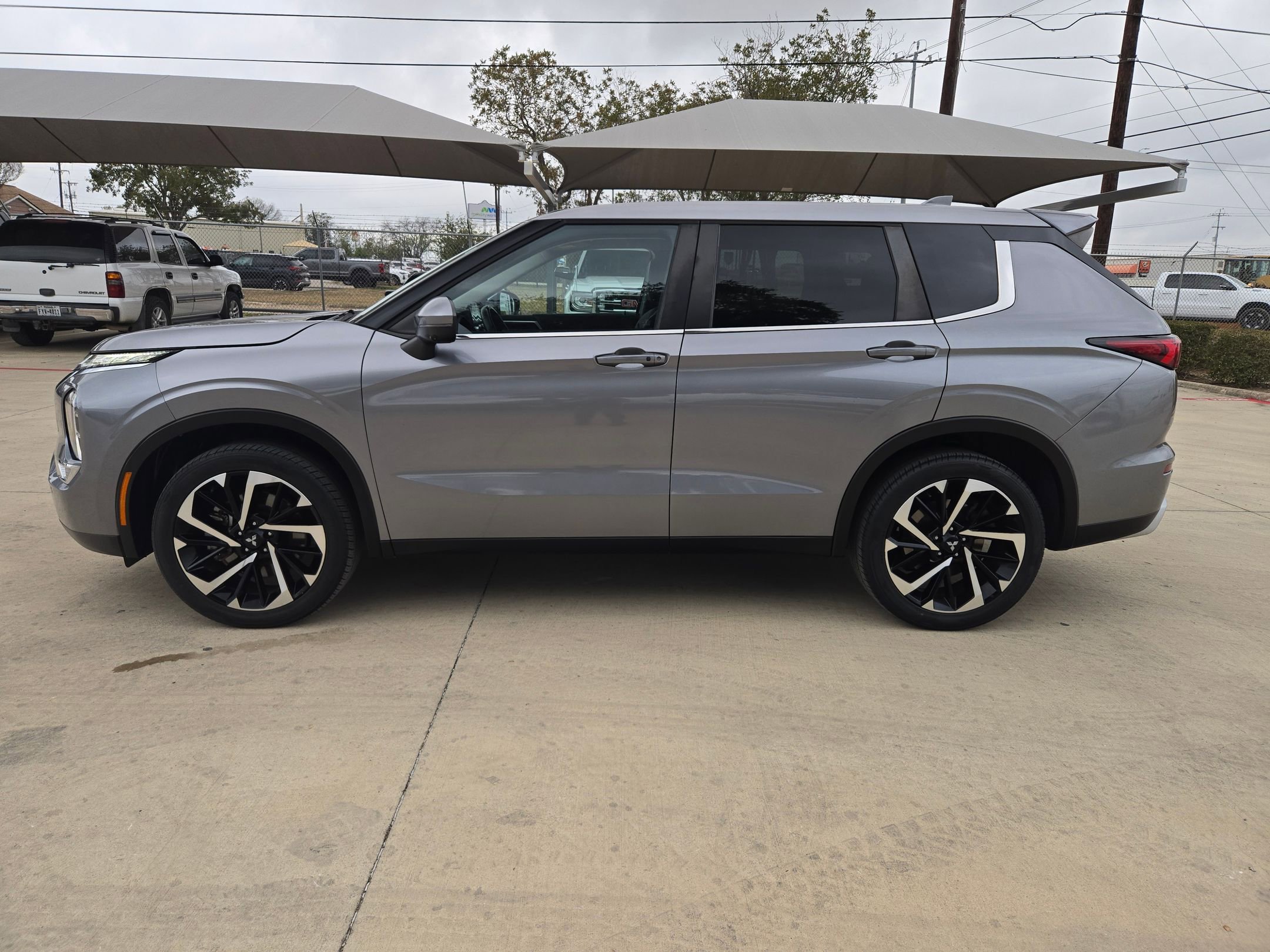 Used 2022 Mitsubishi Outlander SE image 4