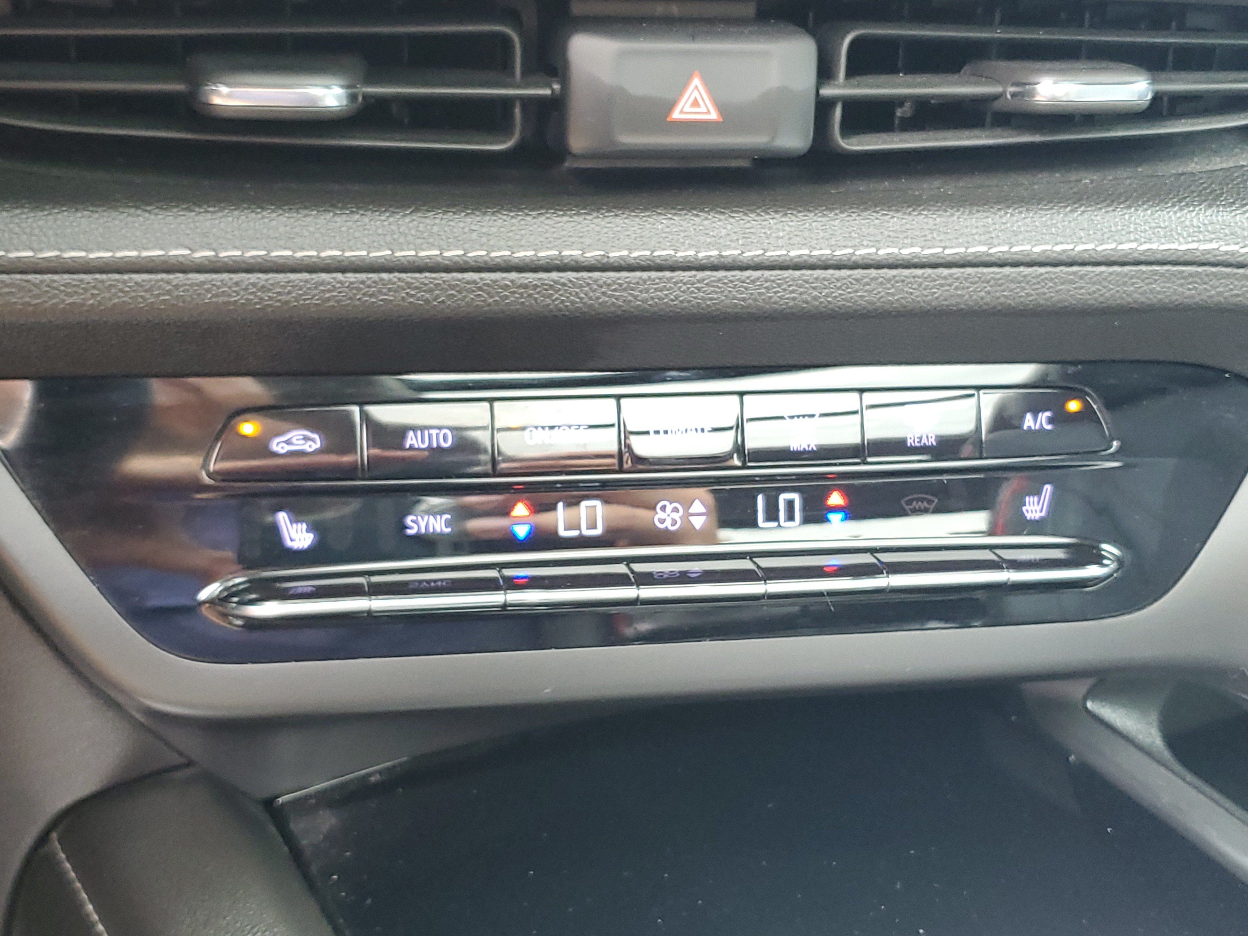 Used 2022 Buick Envision Essence w/ Technology Package I FWD image 28