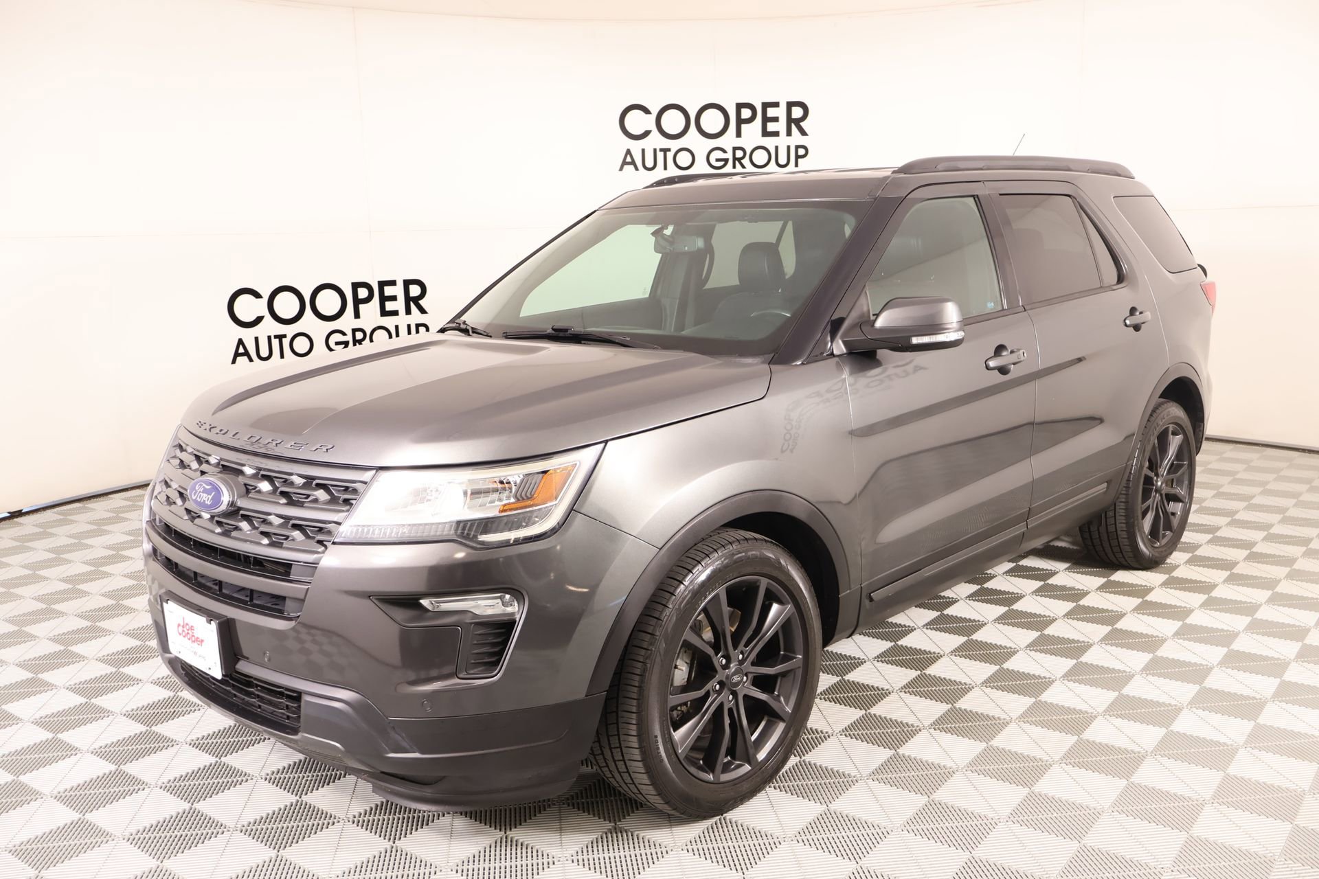 Used 2018 Ford Explorer XLT w/ Equipment Group 202A FWD image 11