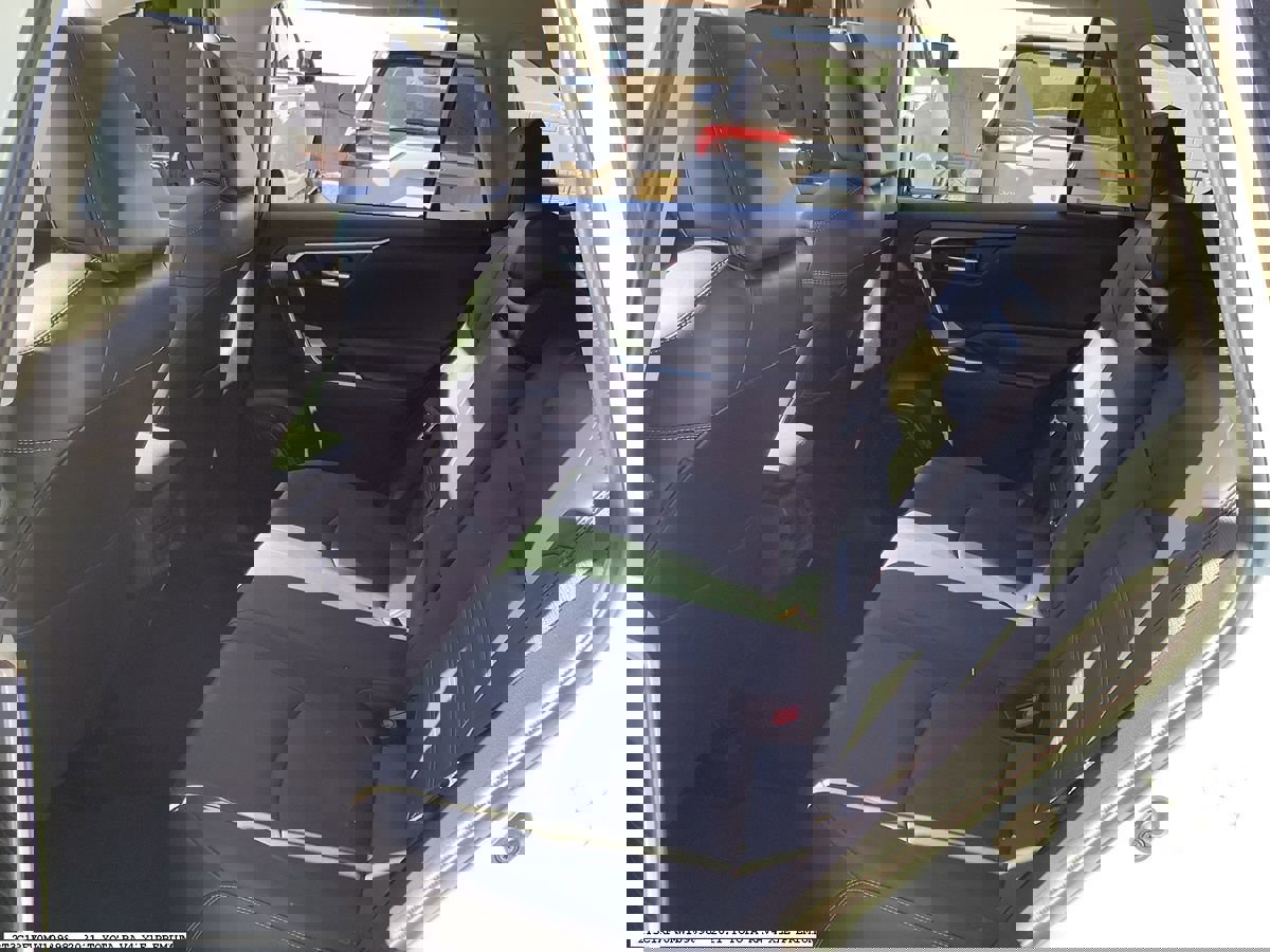 Used 2021 Toyota RAV4 XLE Premium image 13