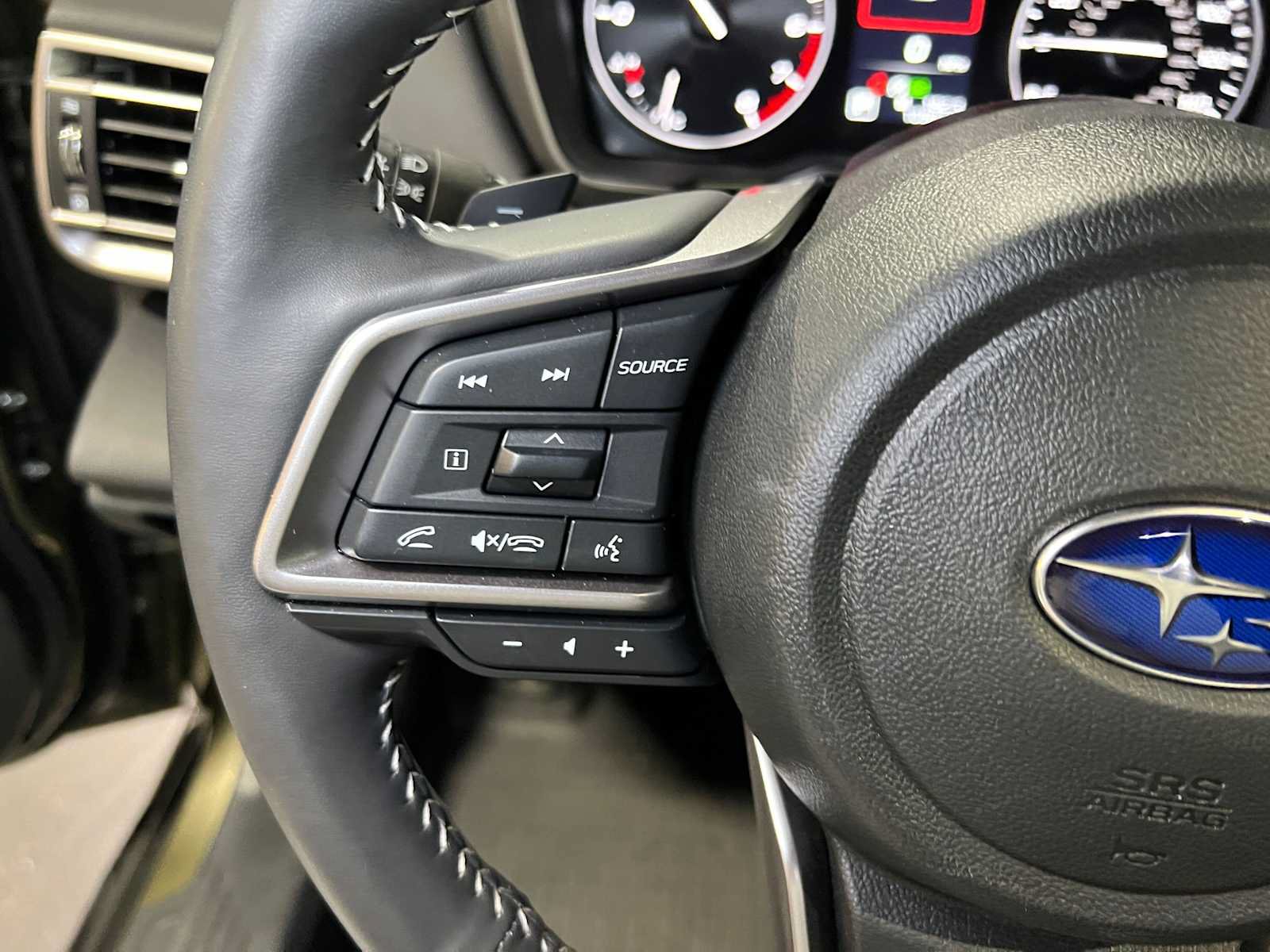 Used 2025 Subaru Outback Touring XT AWD/4WD image 31