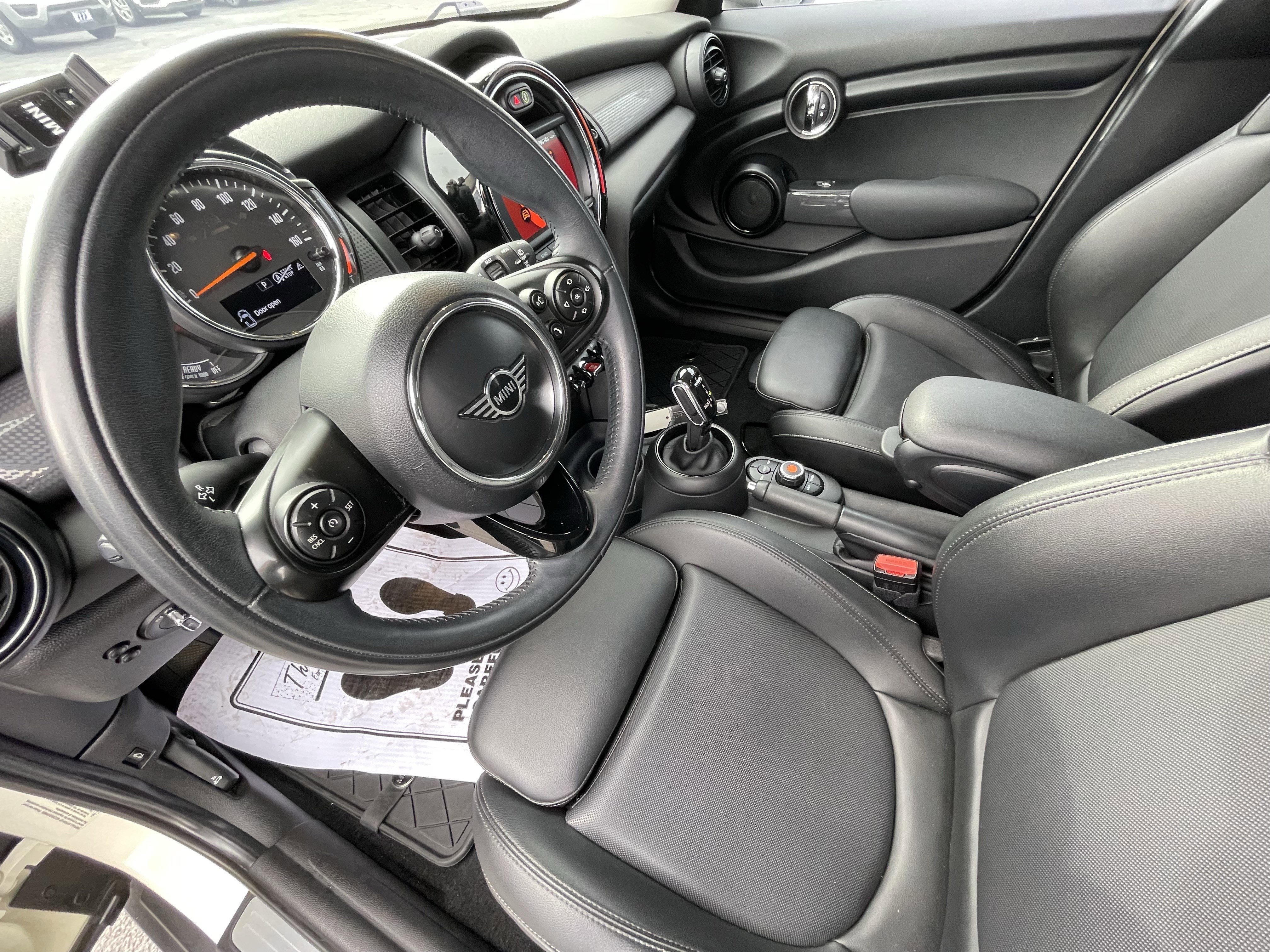 Used 2020 MINI Cooper 4-Door Hardtop w/ Storage Package image 15