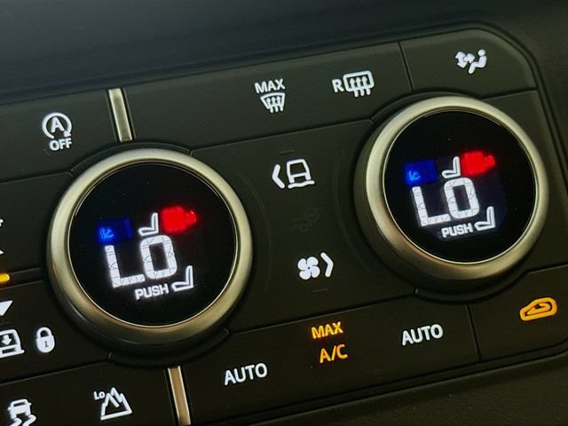 Used 2025 Land Rover Defender 110 S AWD/4WD image 23