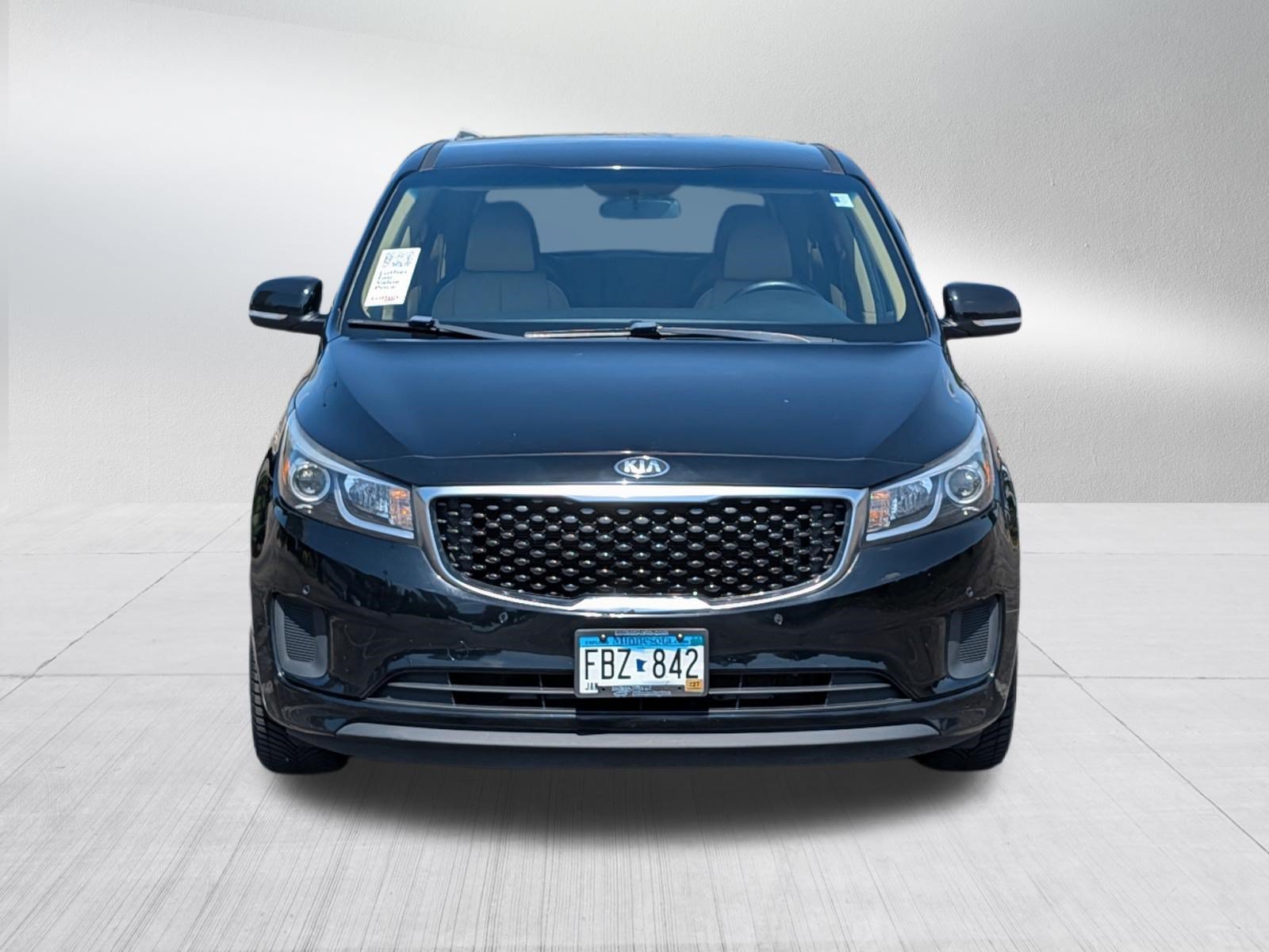 Used 2017 Kia Sedona LX w/ LX Essentials Premium Package FWD image 2